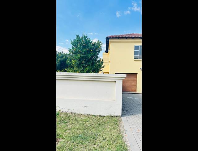 3 BEDROOM FREEHOLD FOR SALE IN THERESAPARK